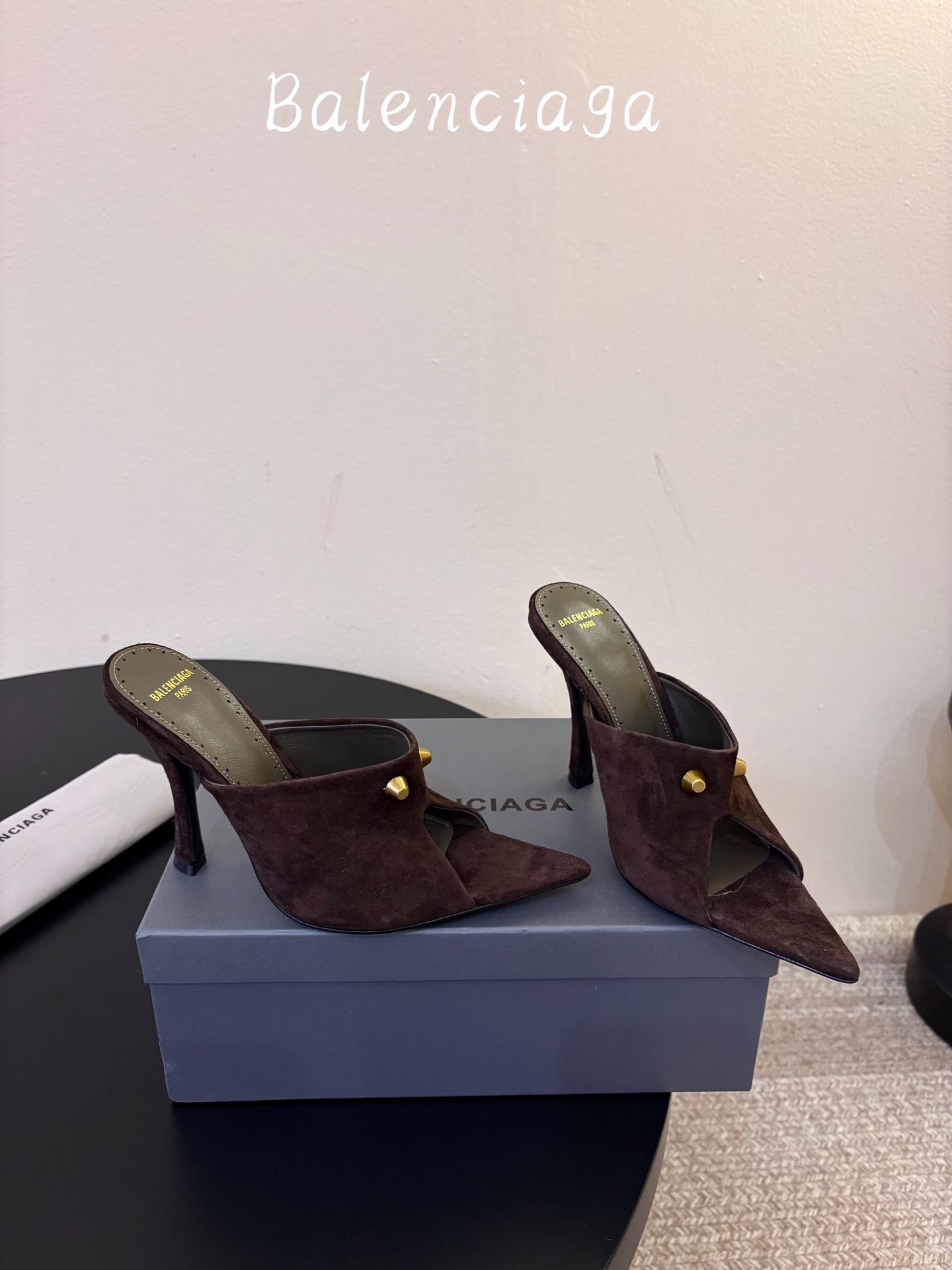 Balenciaga巴黎世家高跟凉拖 将时髦发挥到极致的 巴黎世家方头时装鞋,巴黎世家的鞋子绝对开了挂,每一双都想去入 Balenciaga巴黎世家高跟凉拖 将时髦发挥到极致的 巴黎世家方头时装鞋,巴黎世家的鞋子绝对开了挂,每一双都想去入