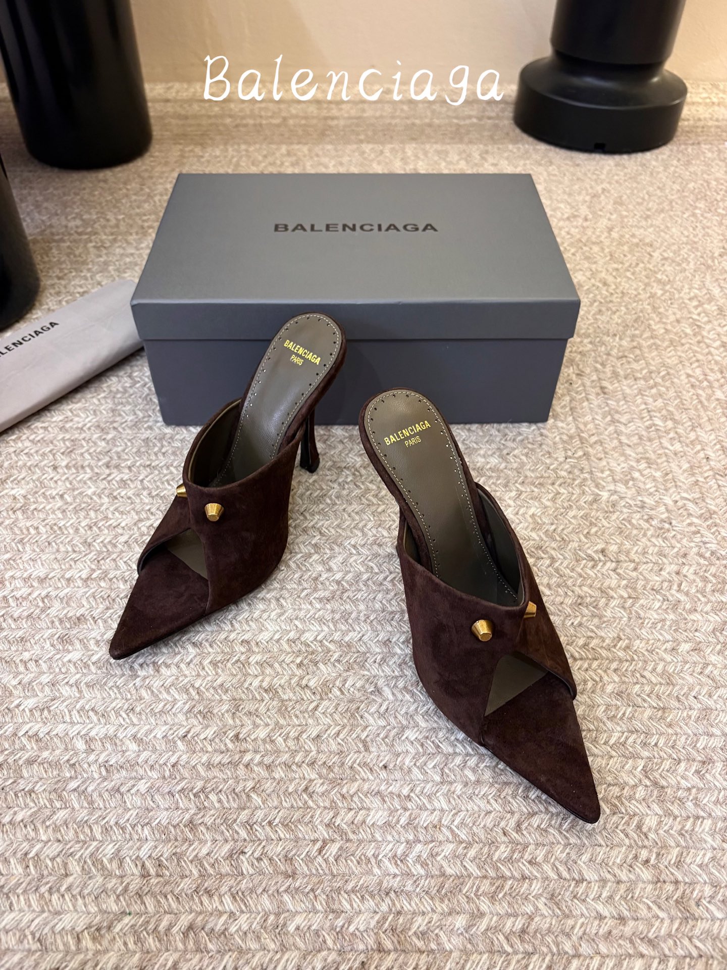 Balenciaga巴黎世家高跟凉拖 将时髦发挥到极致的 巴黎世家方头时装鞋,巴黎世家的鞋子绝对开了挂,每一双都想去入 Balenciaga巴黎世家高跟凉拖 将时髦发挥到极致的 巴黎世家方头时装鞋,巴黎世家的鞋子绝对开了挂,每一双都想去入