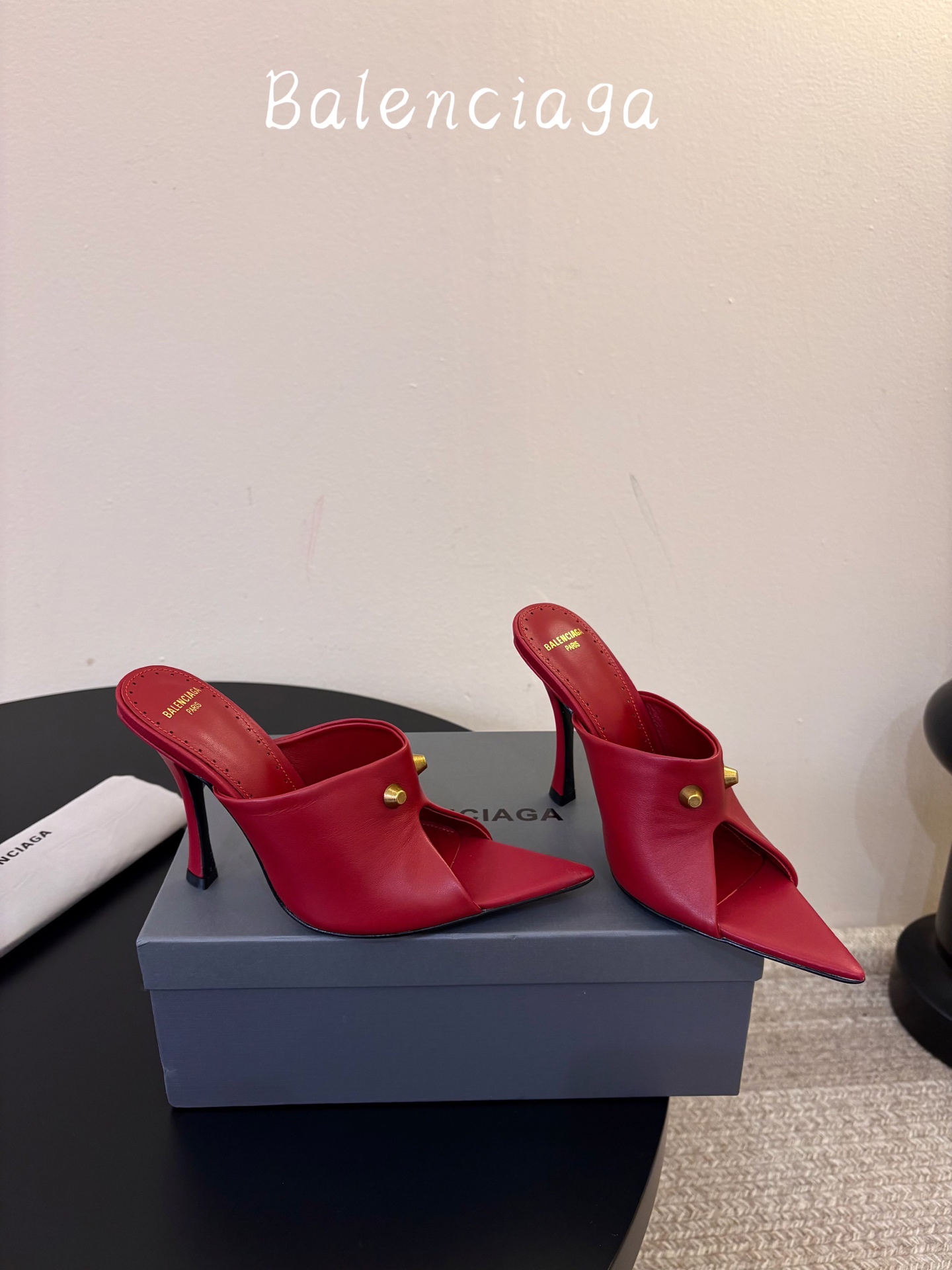 Balenciaga巴黎世家高跟凉拖 将时髦发挥到极致的 巴黎世家方头时装鞋,巴黎世家的鞋子绝对开了挂,每一双都想去入 Balenciaga巴黎世家高跟凉拖 将时髦发挥到极致的 巴黎世家方头时装鞋,巴黎世家的鞋子绝对开了挂,每一双都想去入