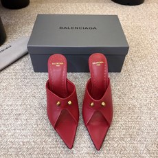 Balenciaga巴黎世家高跟凉拖 将时髦发挥到极致的 巴黎世家方头时装鞋,巴黎世家的鞋子绝对开了挂,每一双都想去入 Balenciaga巴黎世家高跟凉拖 将时髦发挥到极致的 巴黎世家方头时装鞋,巴黎世家的鞋子绝对开了挂,每一双都想去入