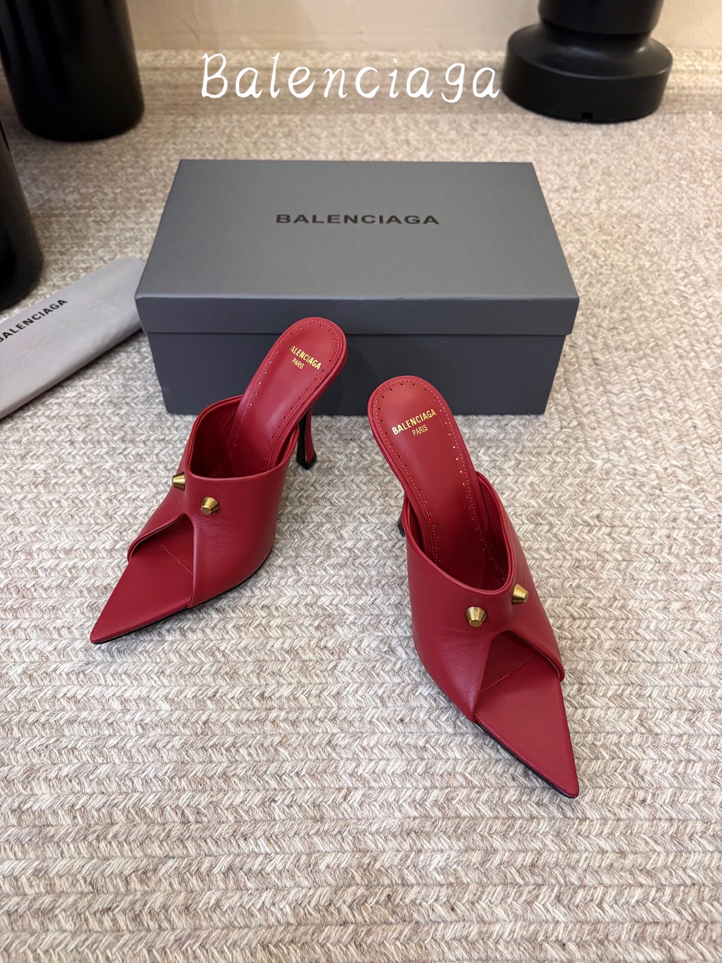 Balenciaga巴黎世家高跟凉拖 将时髦发挥到极致的 巴黎世家方头时装鞋,巴黎世家的鞋子绝对开了挂,每一双都想去入 Balenciaga巴黎世家高跟凉拖 将时髦发挥到极致的 巴黎世家方头时装鞋,巴黎世家的鞋子绝对开了挂,每一双都想去入