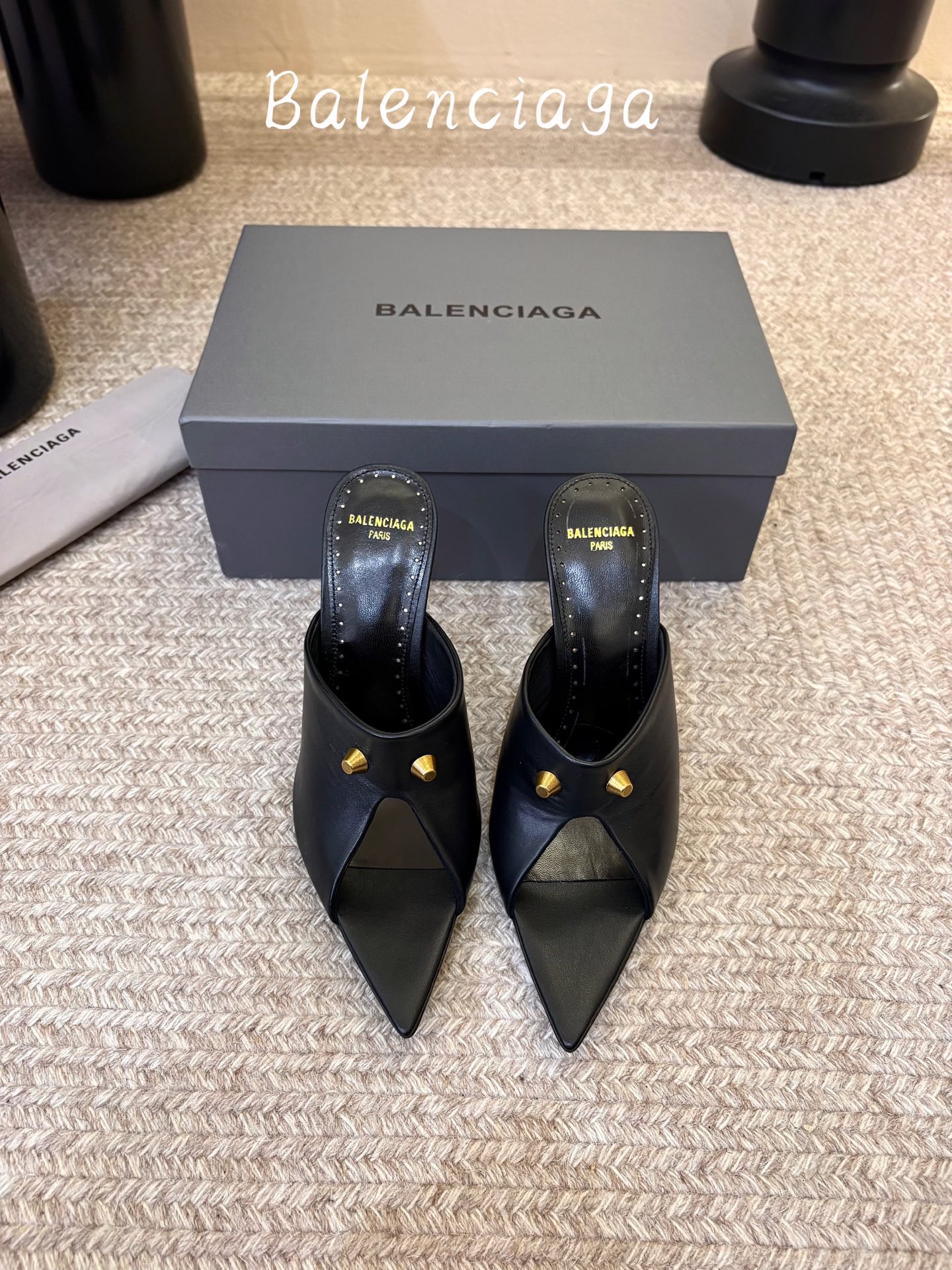 Balenciaga巴黎世家高跟凉拖 将时髦发挥到极致的 巴黎世家方头时装鞋,巴黎世家的鞋子绝对开了挂,每一双都想去入 Balenciaga巴黎世家高跟凉拖 将时髦发挥到极致的 巴黎世家方头时装鞋,巴黎世家的鞋子绝对开了挂,每一双都想去入