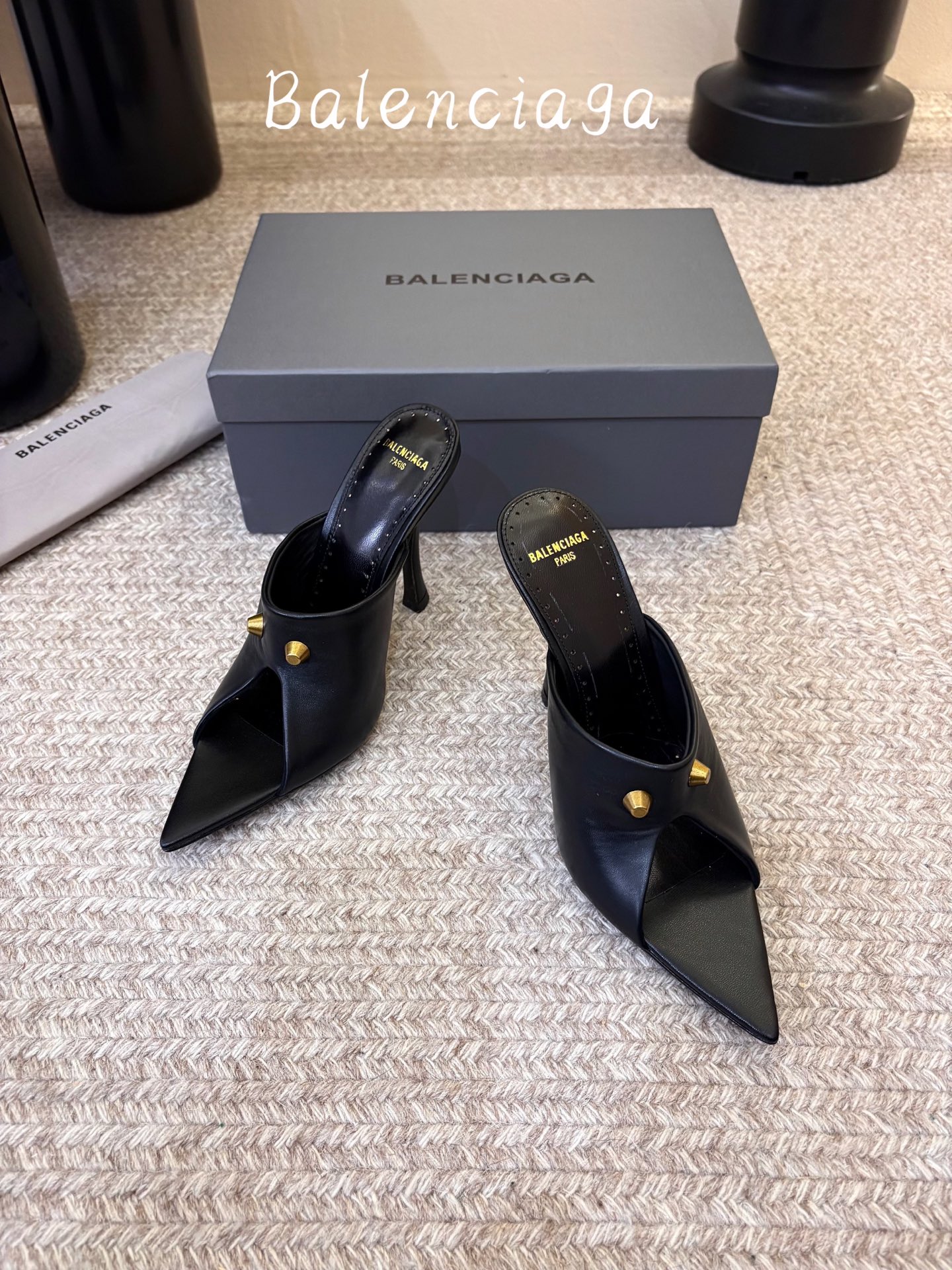 Balenciaga巴黎世家高跟凉拖 将时髦发挥到极致的 巴黎世家方头时装鞋,巴黎世家的鞋子绝对开了挂,每一双都想去入 Balenciaga巴黎世家高跟凉拖 将时髦发挥到极致的 巴黎世家方头时装鞋,巴黎世家的鞋子绝对开了挂,每一双都想去入