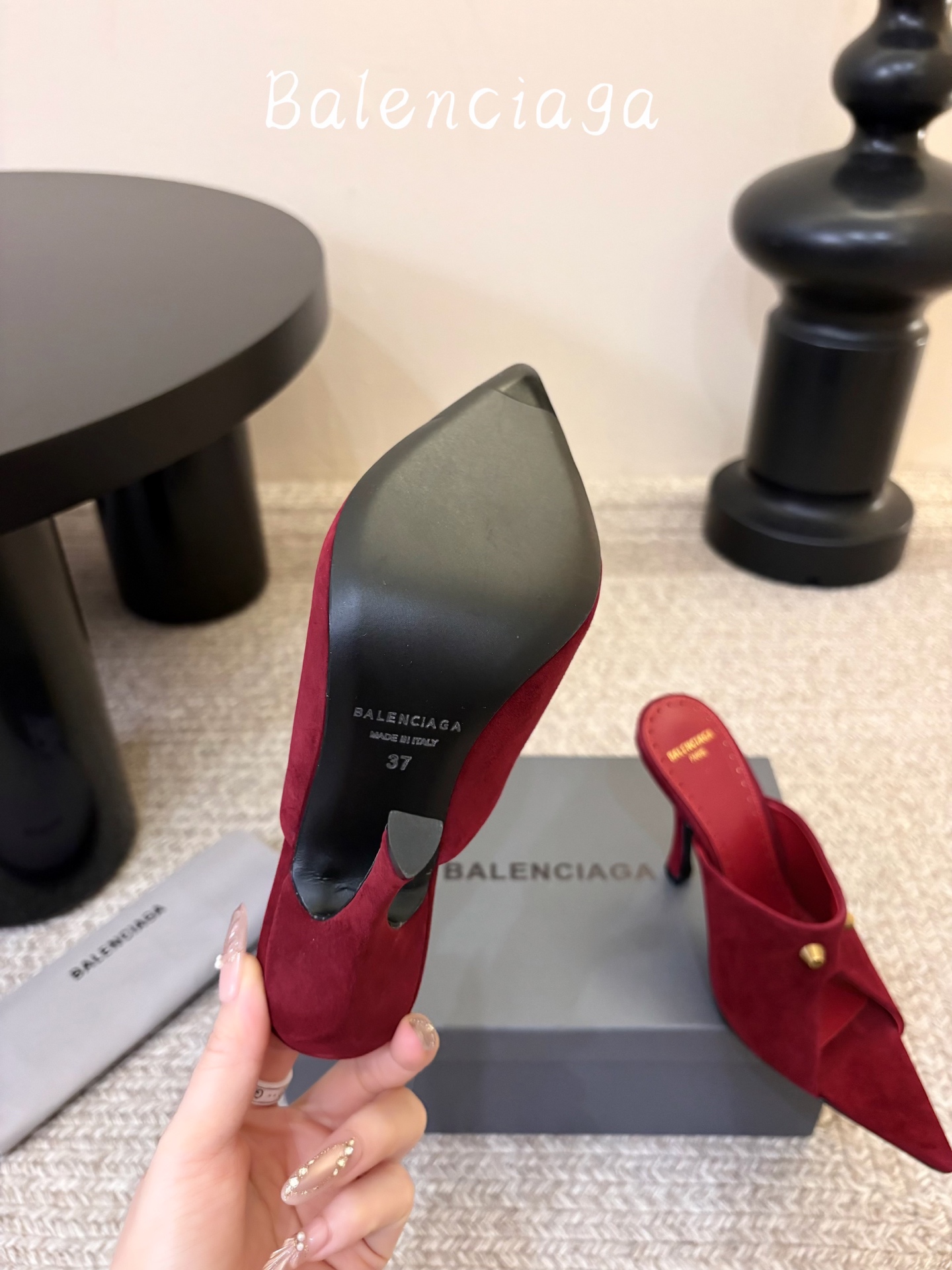Balenciaga巴黎世家高跟凉拖 将时髦发挥到极致的  巴黎世家方头时装鞋，巴黎世家的鞋子绝对开了挂，每一双都想去入