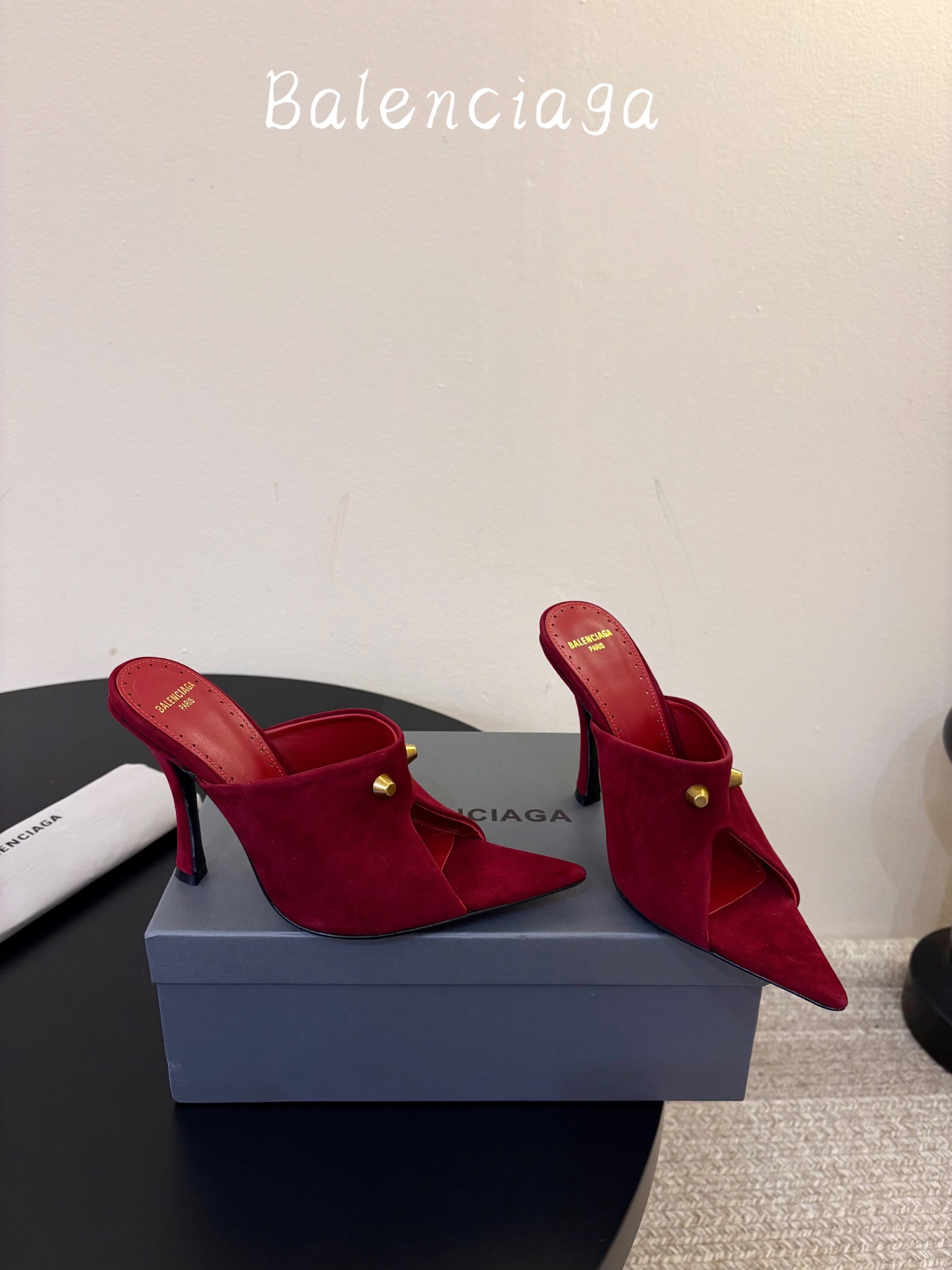 Balenciaga巴黎世家高跟凉拖 将时髦发挥到极致的  巴黎世家方头时装鞋，巴黎世家的鞋子绝对开了挂，每一双都想去入