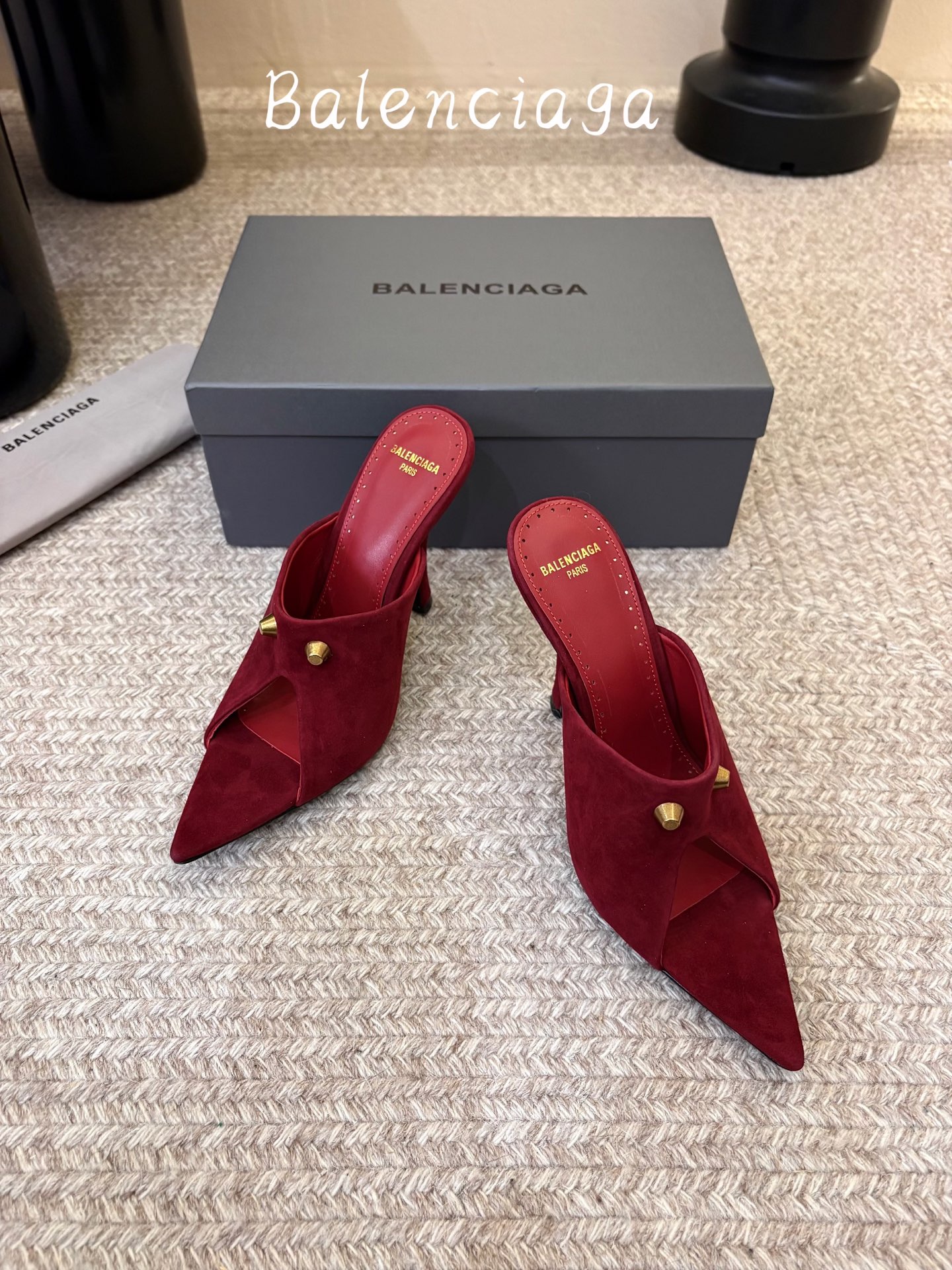 Balenciaga巴黎世家高跟凉拖 将时髦发挥到极致的  巴黎世家方头时装鞋，巴黎世家的鞋子绝对开了挂，每一双都想去入