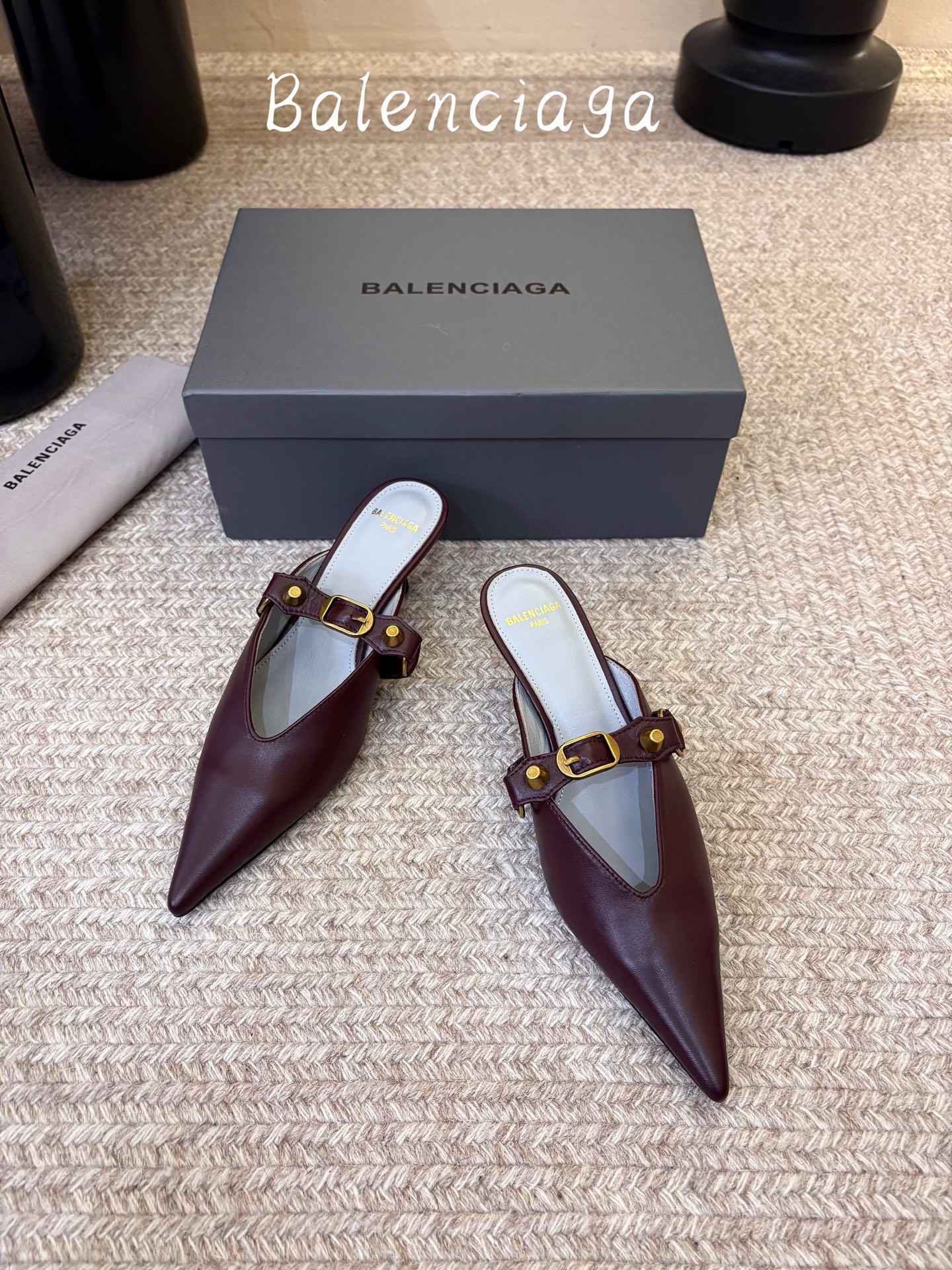 Balenciaga巴黎世家高跟凉拖 将时髦发挥到极致的 巴黎世家方头时装鞋,巴黎世家的鞋子绝对开了挂,每一双都想去入 Balenciaga巴黎世家高跟凉拖 将时髦发挥到极致的 巴黎世家方头时装鞋,巴黎世家的鞋子绝对开了挂,每一双都想去入