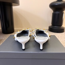 Balenciaga巴黎世家高跟凉拖 将时髦发挥到极致的 巴黎世家方头时装鞋,巴黎世家的鞋子绝对开了挂,每一双都想去入 Balenciaga巴黎世家高跟凉拖 将时髦发挥到极致的 巴黎世家方头时装鞋,巴黎世家的鞋子绝对开了挂,每一双都想去入