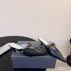 Balenciaga巴黎世家高跟凉拖 将时髦发挥到极致的 巴黎世家方头时装鞋,巴黎世家的鞋子绝对开了挂,每一双都想去入 Balenciaga巴黎世家高跟凉拖 将时髦发挥到极致的 巴黎世家方头时装鞋,巴黎世家的鞋子绝对开了挂,每一双都想去入