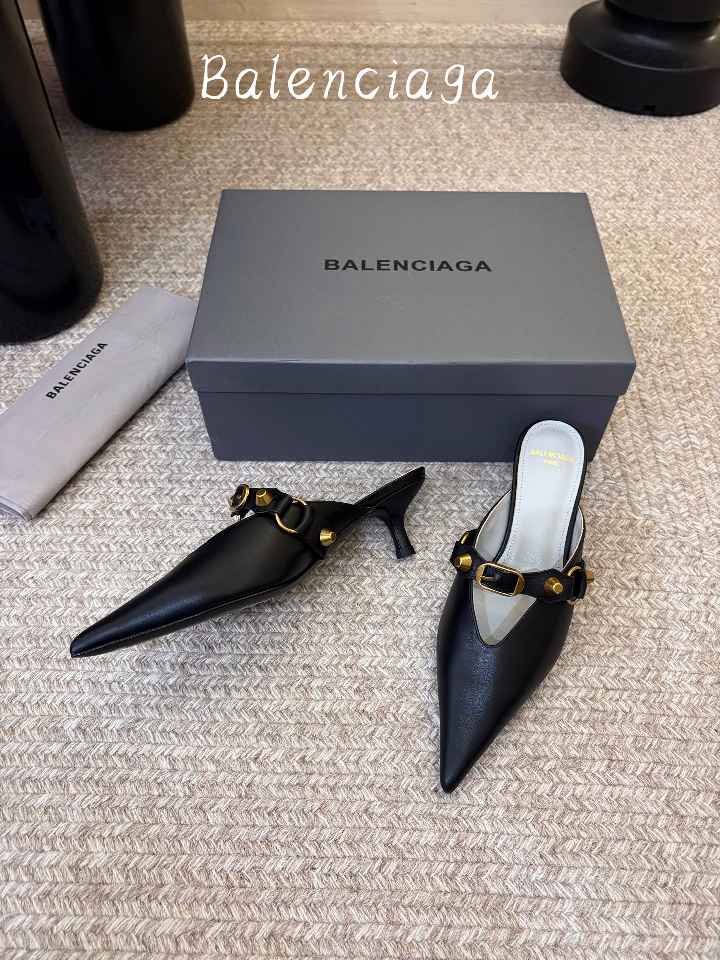 Balenciaga巴黎世家高跟凉拖 将时髦发挥到极致的 巴黎世家方头时装鞋,巴黎世家的鞋子绝对开了挂,每一双都想去入 Balenciaga巴黎世家高跟凉拖 将时髦发挥到极致的 巴黎世家方头时装鞋,巴黎世家的鞋子绝对开了挂,每一双都想去入