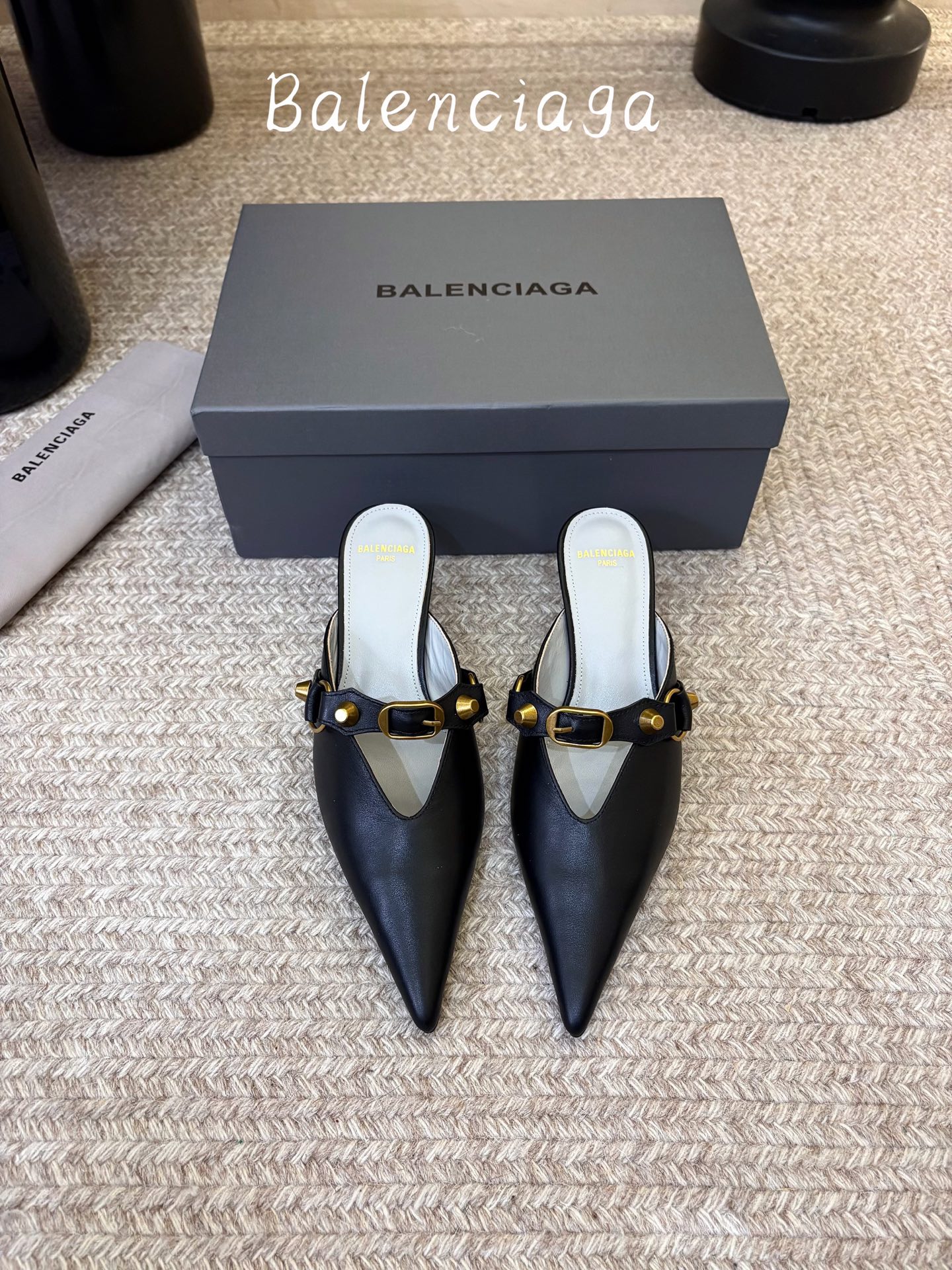 Balenciaga巴黎世家高跟凉拖 将时髦发挥到极致的 巴黎世家方头时装鞋,巴黎世家的鞋子绝对开了挂,每一双都想去入 Balenciaga巴黎世家高跟凉拖 将时髦发挥到极致的 巴黎世家方头时装鞋,巴黎世家的鞋子绝对开了挂,每一双都想去入