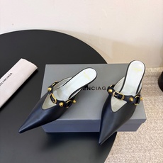 Balenciaga巴黎世家高跟凉拖 将时髦发挥到极致的 巴黎世家方头时装鞋,巴黎世家的鞋子绝对开了挂,每一双都想去入 Balenciaga巴黎世家高跟凉拖 将时髦发挥到极致的 巴黎世家方头时装鞋,巴黎世家的鞋子绝对开了挂,每一双都想去入