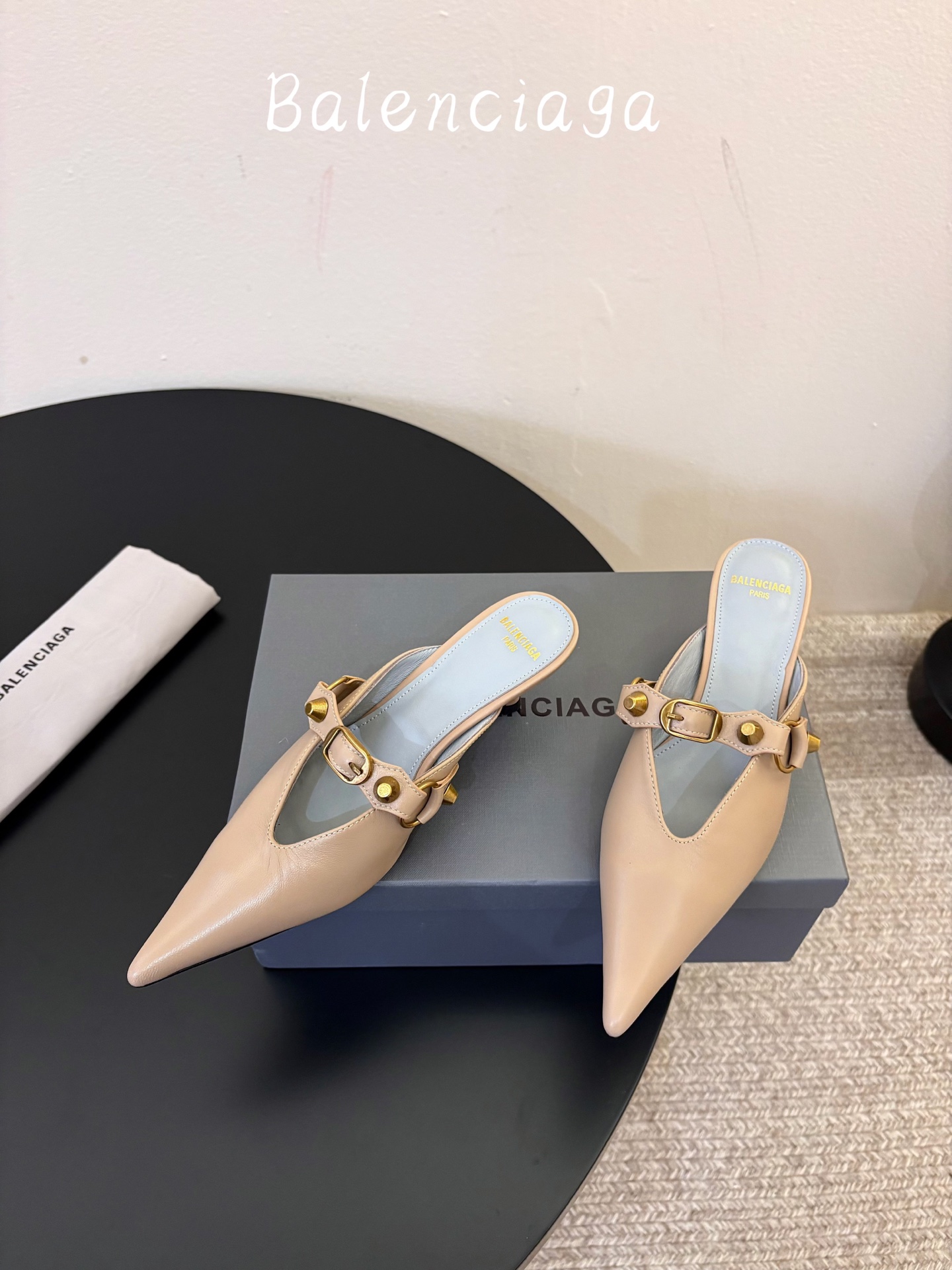 Balenciaga巴黎世家高跟凉拖 将时髦发挥到极致的 巴黎世家方头时装鞋,巴黎世家的鞋子绝对开了挂,每一双都想去入 Balenciaga巴黎世家高跟凉拖 将时髦发挥到极致的 巴黎世家方头时装鞋,巴黎世家的鞋子绝对开了挂,每一双都想去入