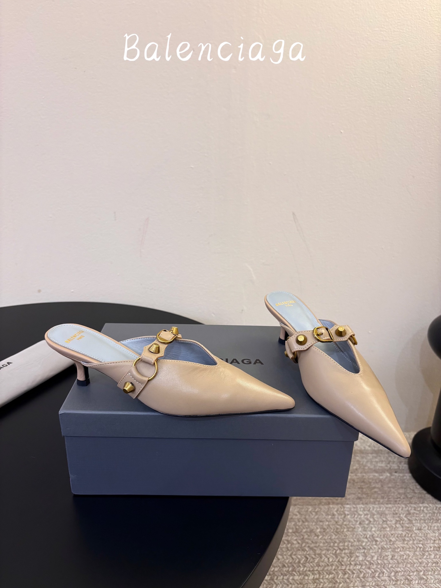 Balenciaga巴黎世家高跟凉拖 将时髦发挥到极致的 巴黎世家方头时装鞋,巴黎世家的鞋子绝对开了挂,每一双都想去入 Balenciaga巴黎世家高跟凉拖 将时髦发挥到极致的 巴黎世家方头时装鞋,巴黎世家的鞋子绝对开了挂,每一双都想去入