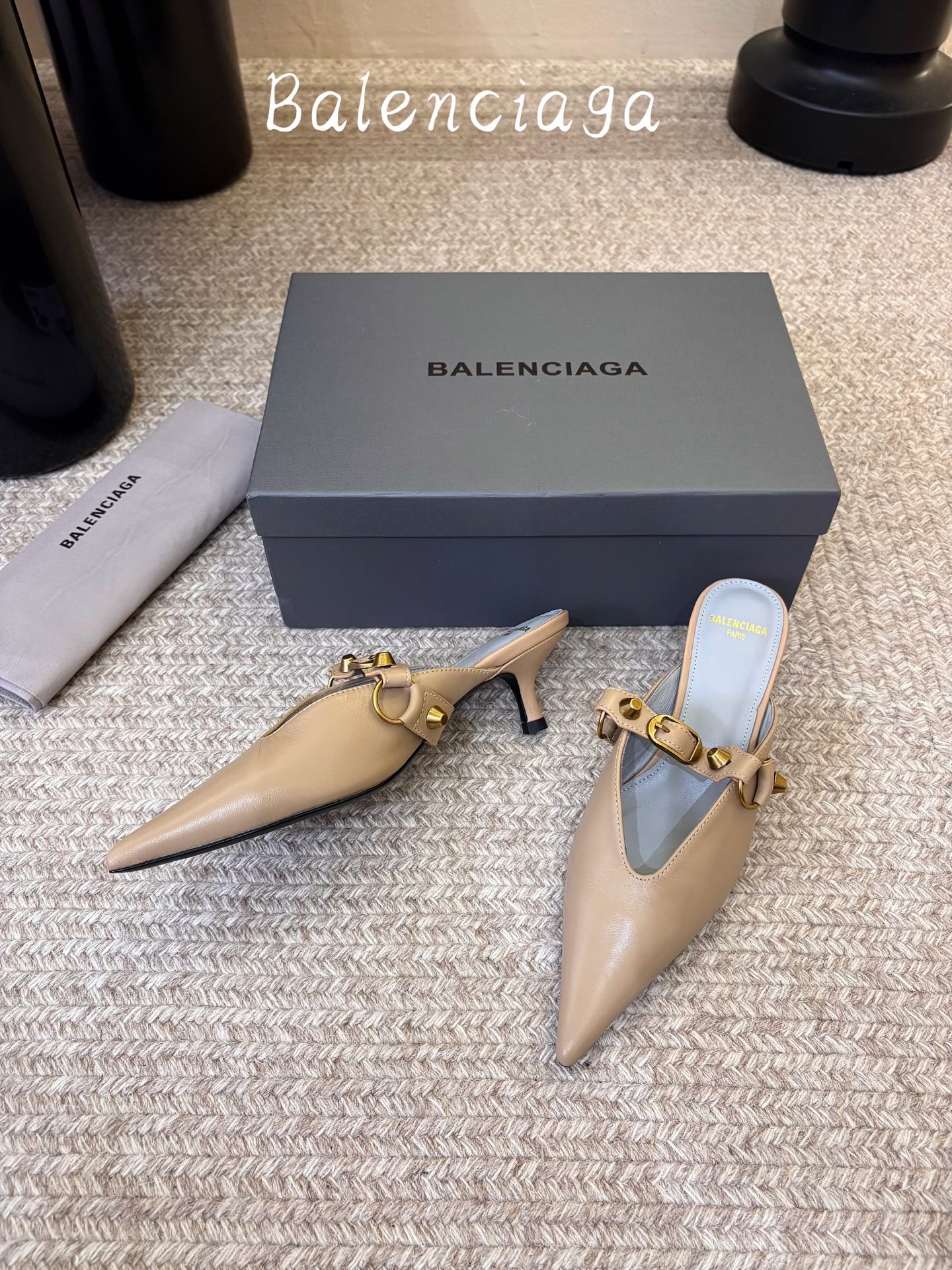 Balenciaga巴黎世家高跟凉拖 将时髦发挥到极致的 巴黎世家方头时装鞋,巴黎世家的鞋子绝对开了挂,每一双都想去入 Balenciaga巴黎世家高跟凉拖 将时髦发挥到极致的 巴黎世家方头时装鞋,巴黎世家的鞋子绝对开了挂,每一双都想去入