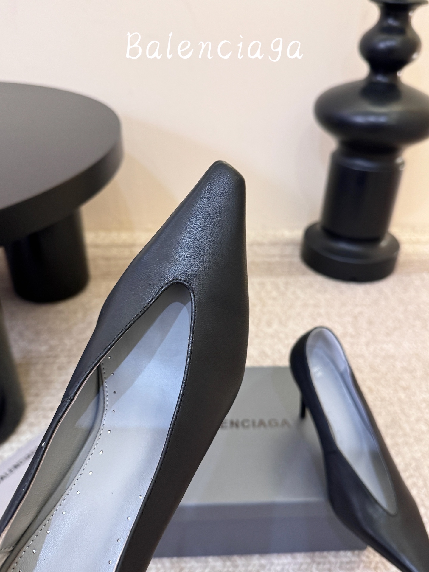 Balenciaga巴黎世家高跟鞋 将时髦发挥到极致的 巴黎世家方头时装鞋,巴黎世家的鞋子绝对开了挂,每一双都想去入, Balenciaga巴黎世家高跟鞋 将时髦发挥到极致的 巴黎世家方头时装鞋,巴黎世家的鞋子绝对开了挂,每一双都想去入,