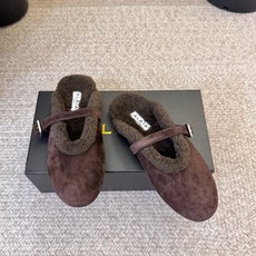 ALAI* 𝟐𝟔𝐀𝐖新品 毛绒玛丽珍半拖|软糯毛绒解锁冬日温柔 复古玛丽珍轮廓糅合暖融融羊羔毛 每一处毛绒都传递软糯 ALAI* 𝟐𝟔𝐀𝐖新品 毛绒玛丽珍半拖|软糯毛绒解锁冬日温柔 复古玛丽珍轮廓糅合暖融融羊羔毛 每一处毛绒都传递软糯
