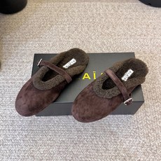 ALAI* 𝟐𝟔𝐀𝐖新品 毛绒玛丽珍半拖|软糯毛绒解锁冬日温柔 复古玛丽珍轮廓糅合暖融融羊羔毛 每一处毛绒都传递软糯 ALAI* 𝟐𝟔𝐀𝐖新品 毛绒玛丽珍半拖|软糯毛绒解锁冬日温柔 复古玛丽珍轮廓糅合暖融融羊羔毛 每一处毛绒都传递软糯