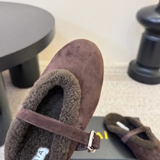 ALAI* 𝟐𝟔𝐀𝐖新品 毛绒玛丽珍半拖|软糯毛绒解锁冬日温柔 复古玛丽珍轮廓糅合暖融融羊羔毛 每一处毛绒都传递软糯 ALAI* 𝟐𝟔𝐀𝐖新品 毛绒玛丽珍半拖|软糯毛绒解锁冬日温柔 复古玛丽珍轮廓糅合暖融融羊羔毛 每一处毛绒都传递软糯