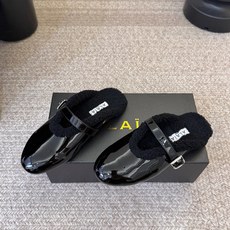 ALAI* 𝟐𝟔𝐀𝐖新品 毛绒玛丽珍半拖|软糯毛绒解锁冬日温柔 复古玛丽珍轮廓糅合暖融融羊羔毛 每一处毛绒都传递软糯 ALAI* 𝟐𝟔𝐀𝐖新品 毛绒玛丽珍半拖|软糯毛绒解锁冬日温柔 复古玛丽珍轮廓糅合暖融融羊羔毛 每一处毛绒都传递软糯