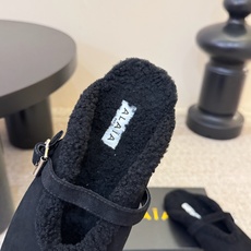 ALAI* 𝟐𝟔𝐀𝐖新品 毛绒玛丽珍半拖|软糯毛绒解锁冬日温柔 复古玛丽珍轮廓糅合暖融融羊羔毛 每一处毛绒都传递软糯 ALAI* 𝟐𝟔𝐀𝐖新品 毛绒玛丽珍半拖|软糯毛绒解锁冬日温柔 复古玛丽珍轮廓糅合暖融融羊羔毛 每一处毛绒都传递软糯