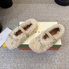 Marni玛尼秋冬最新款泰迪毛绒蝴蝶结玛丽珍芭蕾平底鞋 超多明星网红种草 把芭蕾少女风+Marni的复古解构融合 甜而不 Marni玛尼秋冬最新款泰迪毛绒蝴蝶结玛丽珍芭蕾平底鞋 超多明星网红种草 把芭蕾少女风+Marni的复古解构融合 甜而不