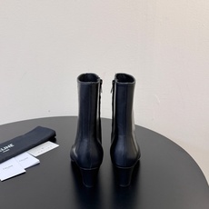 CELINE 秋冬专柜最新时装靴、走秀款时尚博主同款 早秋力推单品!复古欧美风格 炸街必备单品 ✔️松紧一脚蹬靴筒设计 CELINE 秋冬专柜最新时装靴、走秀款时尚博主同款 早秋力推单品!复古欧美风格 炸街必备单品 ✔️松紧一脚蹬靴筒设计