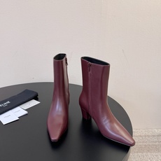 CELINE 秋冬专柜最新时装靴、走秀款时尚博主同款 早秋力推单品!复古欧美风格 炸街必备单品 ✔️松紧一脚蹬靴筒设计 CELINE 秋冬专柜最新时装靴、走秀款时尚博主同款 早秋力推单品!复古欧美风格 炸街必备单品 ✔️松紧一脚蹬靴筒设计