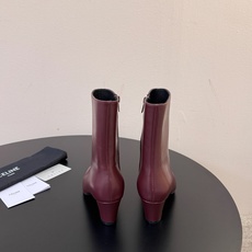 CELINE 秋冬专柜最新时装靴、走秀款时尚博主同款 早秋力推单品!复古欧美风格 炸街必备单品 ✔️松紧一脚蹬靴筒设计 CELINE 秋冬专柜最新时装靴、走秀款时尚博主同款 早秋力推单品!复古欧美风格 炸街必备单品 ✔️松紧一脚蹬靴筒设计