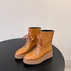 顶级品质CELINE 26最新款Austin厚底靴,秋冬鞋柜本命战靴 亮面细腻小牛皮,利落中筒靴型,复古系带设计 鞋侧金 顶级品质CELINE 26最新款Austin厚底靴,秋冬鞋柜本命战靴 亮面细腻小牛皮,利落中筒靴型,复古系带设计 鞋侧金