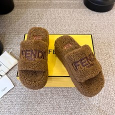 增加颜色 𝐅𝐄𝐍𝐃*芬迪厚底毛拖鞋‼️ 全新力作来袭!经典爆款的懒人拖,拥有顶级品质,乃是跑量爆款!请认准咱家 增加颜色 𝐅𝐄𝐍𝐃*芬迪厚底毛拖鞋‼️ 全新力作来袭!经典爆款的懒人拖,拥有顶级品质,乃是跑量爆款!请认准咱家