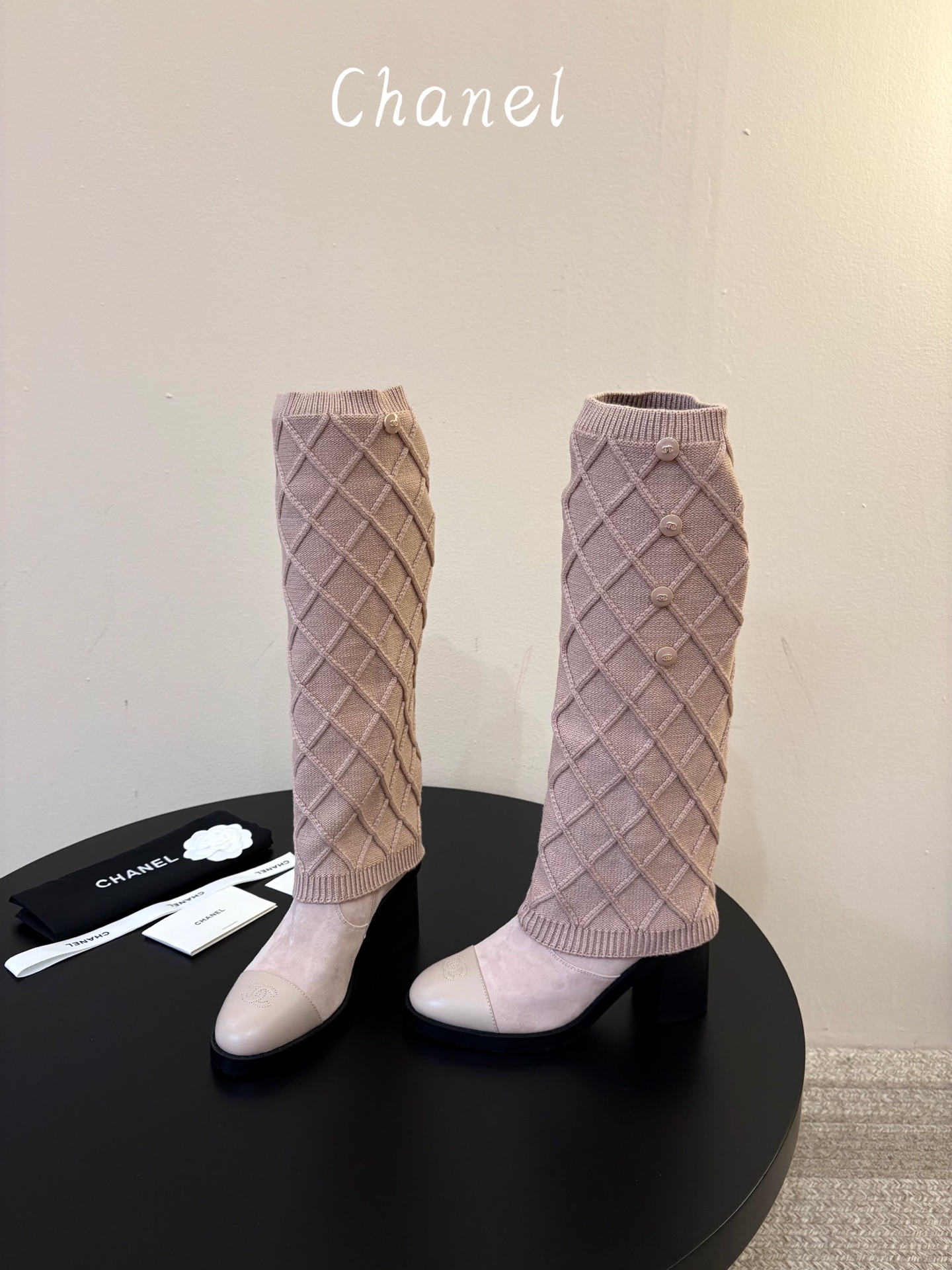 CHANE*|小香25k秋冬新品拼色针织 裤管靴袜子靴 又到了时髦精们疯狂囤秋冬战靴的时候! 这双靴子 绝对是你鞋柜里的 CHANE*|小香25k秋冬新品拼色针织 裤管靴袜子靴 又到了时髦精们疯狂囤秋冬战靴的时候! 这双靴子 绝对是你鞋柜里的