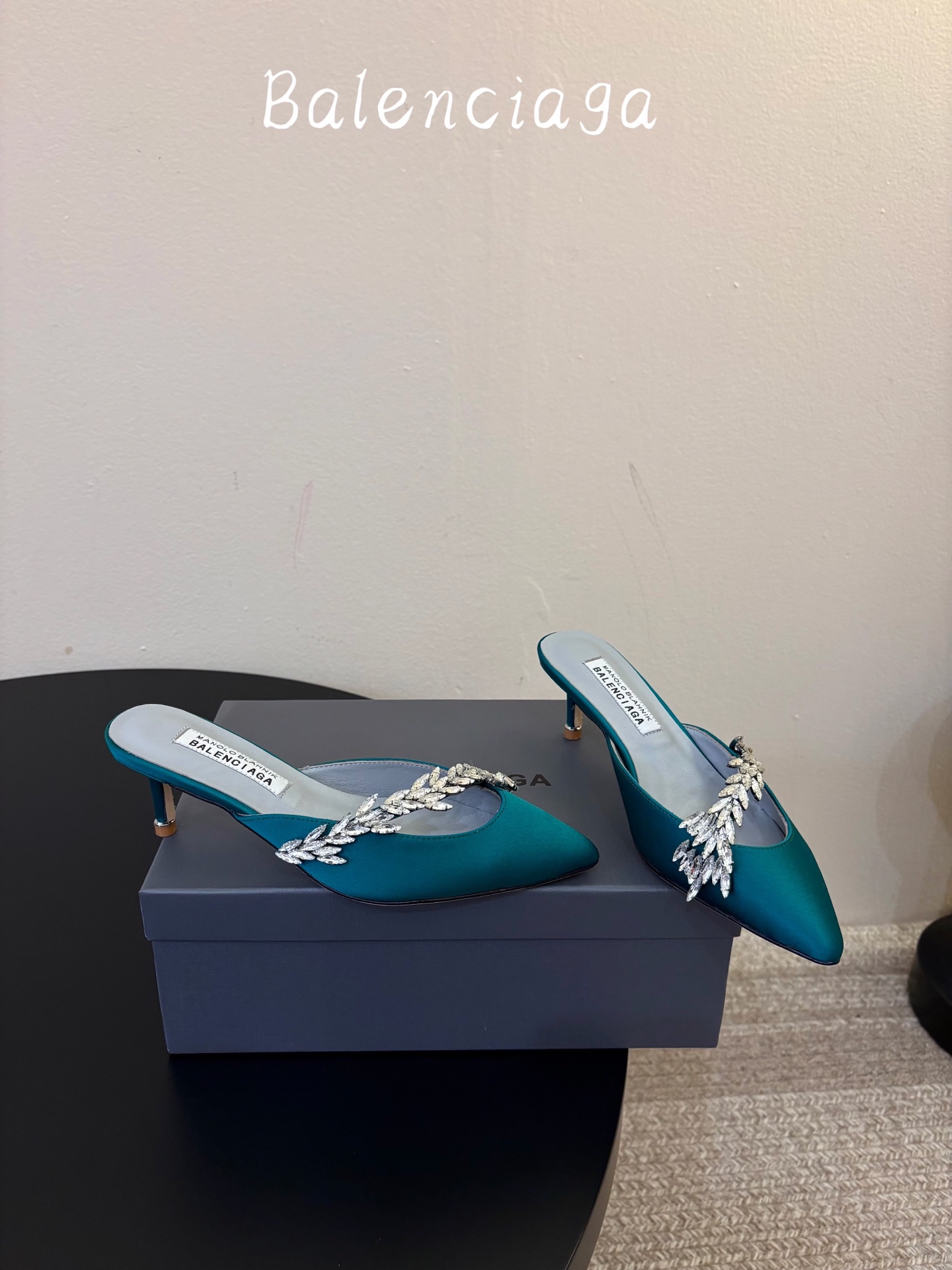Balenciaga巴黎世家高跟凉拖 将时髦发挥到极致的 巴黎世家方头时装鞋,巴黎世家的鞋子绝对开了挂,每一双都想去入 Balenciaga巴黎世家高跟凉拖 将时髦发挥到极致的 巴黎世家方头时装鞋,巴黎世家的鞋子绝对开了挂,每一双都想去入