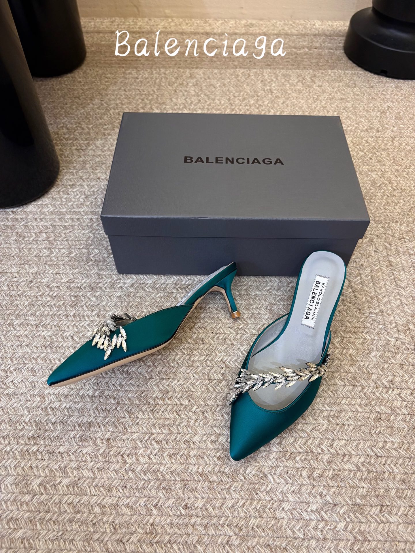 Balenciaga巴黎世家高跟凉拖 将时髦发挥到极致的 巴黎世家方头时装鞋,巴黎世家的鞋子绝对开了挂,每一双都想去入 Balenciaga巴黎世家高跟凉拖 将时髦发挥到极致的 巴黎世家方头时装鞋,巴黎世家的鞋子绝对开了挂,每一双都想去入