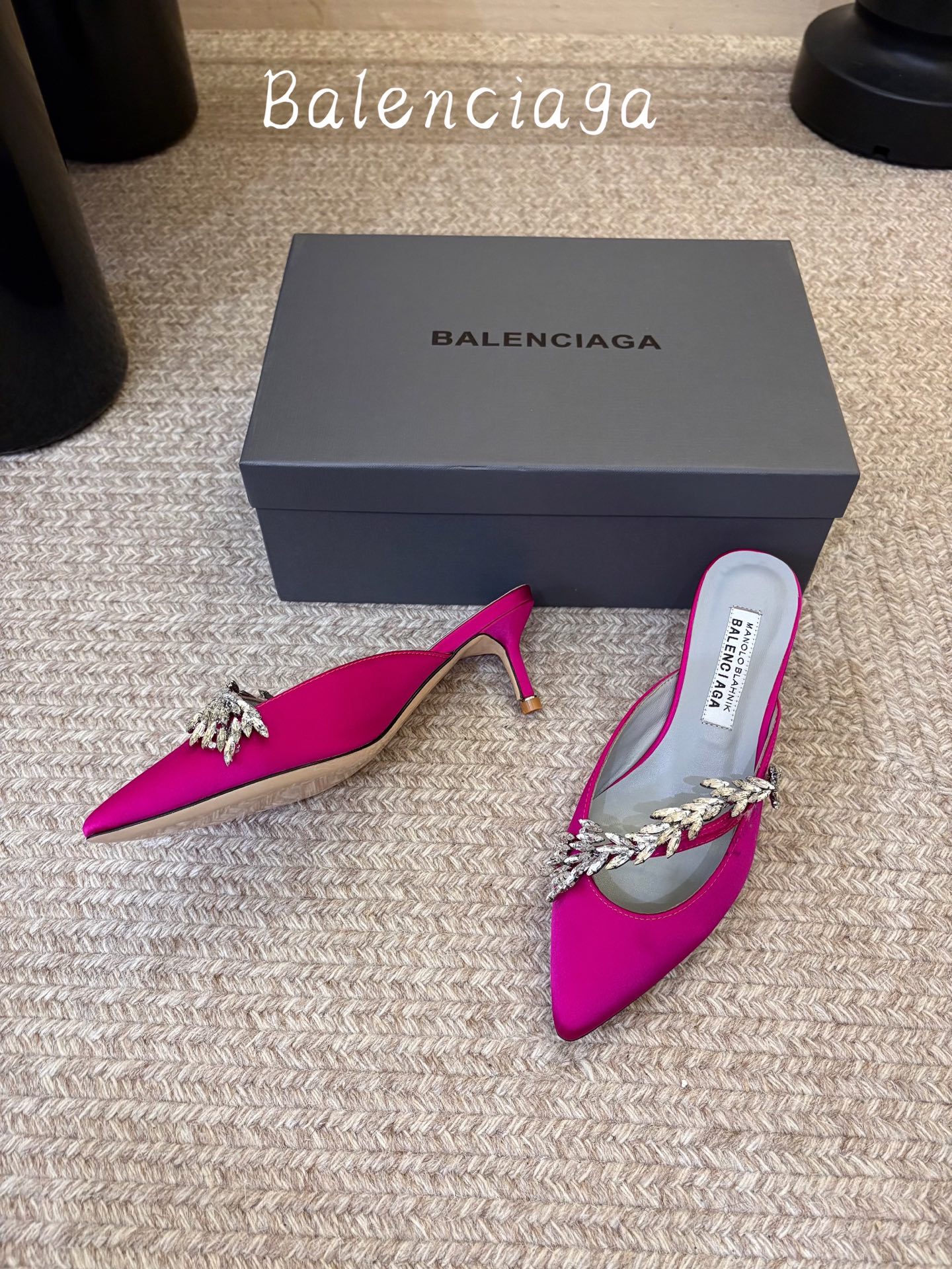 Balenciaga巴黎世家高跟凉拖 将时髦发挥到极致的 巴黎世家方头时装鞋,巴黎世家的鞋子绝对开了挂,每一双都想去入 Balenciaga巴黎世家高跟凉拖 将时髦发挥到极致的 巴黎世家方头时装鞋,巴黎世家的鞋子绝对开了挂,每一双都想去入