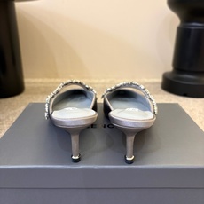Balenciaga巴黎世家高跟凉拖 将时髦发挥到极致的 巴黎世家方头时装鞋,巴黎世家的鞋子绝对开了挂,每一双都想去入 Balenciaga巴黎世家高跟凉拖 将时髦发挥到极致的 巴黎世家方头时装鞋,巴黎世家的鞋子绝对开了挂,每一双都想去入