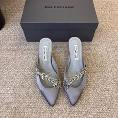 Balenciaga巴黎世家高跟凉拖 将时髦发挥到极致的 巴黎世家方头时装鞋,巴黎世家的鞋子绝对开了挂,每一双都想去入 Balenciaga巴黎世家高跟凉拖 将时髦发挥到极致的 巴黎世家方头时装鞋,巴黎世家的鞋子绝对开了挂,每一双都想去入