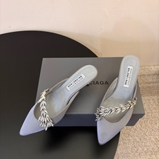 Balenciaga巴黎世家高跟凉拖 将时髦发挥到极致的 巴黎世家方头时装鞋,巴黎世家的鞋子绝对开了挂,每一双都想去入 Balenciaga巴黎世家高跟凉拖 将时髦发挥到极致的 巴黎世家方头时装鞋,巴黎世家的鞋子绝对开了挂,每一双都想去入