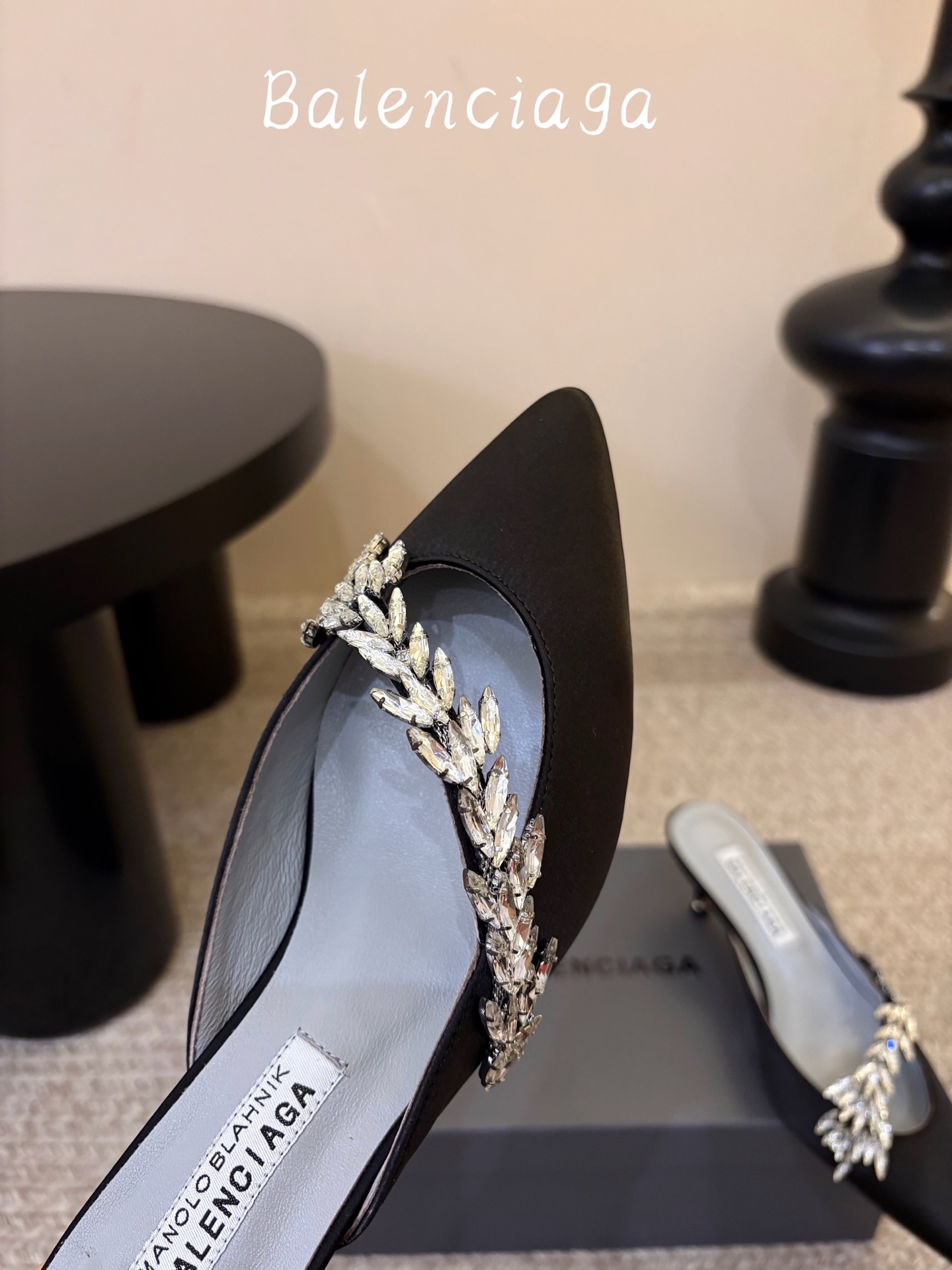Balenciaga巴黎世家高跟凉拖 将时髦发挥到极致的 巴黎世家方头时装鞋,巴黎世家的鞋子绝对开了挂,每一双都想去入 Balenciaga巴黎世家高跟凉拖 将时髦发挥到极致的 巴黎世家方头时装鞋,巴黎世家的鞋子绝对开了挂,每一双都想去入