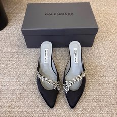 Balenciaga巴黎世家高跟凉拖 将时髦发挥到极致的 巴黎世家方头时装鞋,巴黎世家的鞋子绝对开了挂,每一双都想去入 Balenciaga巴黎世家高跟凉拖 将时髦发挥到极致的 巴黎世家方头时装鞋,巴黎世家的鞋子绝对开了挂,每一双都想去入