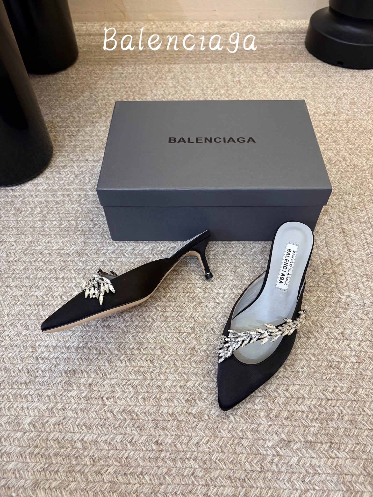 Balenciaga巴黎世家高跟凉拖 将时髦发挥到极致的 巴黎世家方头时装鞋,巴黎世家的鞋子绝对开了挂,每一双都想去入 Balenciaga巴黎世家高跟凉拖 将时髦发挥到极致的 巴黎世家方头时装鞋,巴黎世家的鞋子绝对开了挂,每一双都想去入