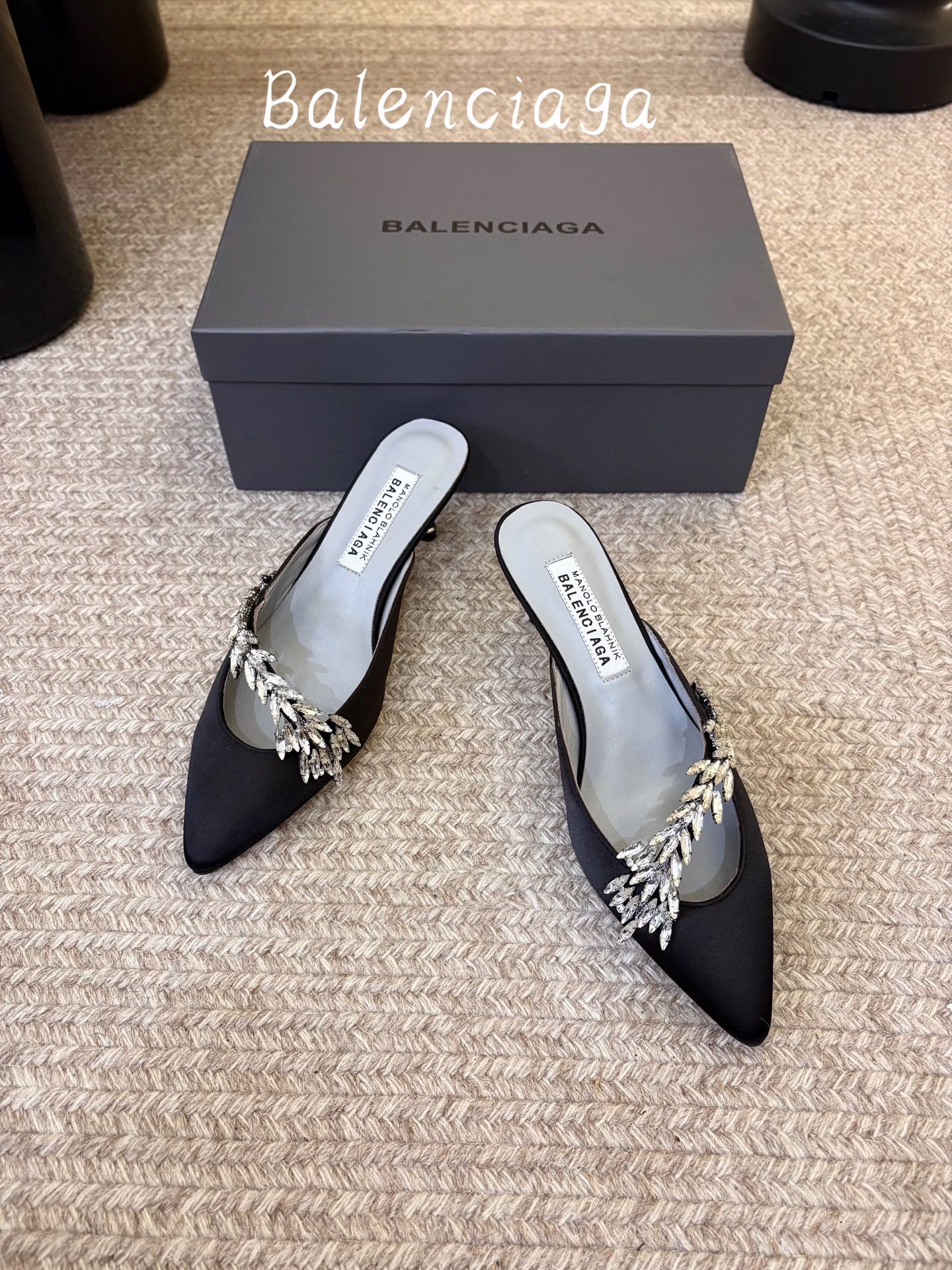 Balenciaga巴黎世家高跟凉拖 将时髦发挥到极致的 巴黎世家方头时装鞋,巴黎世家的鞋子绝对开了挂,每一双都想去入 Balenciaga巴黎世家高跟凉拖 将时髦发挥到极致的 巴黎世家方头时装鞋,巴黎世家的鞋子绝对开了挂,每一双都想去入