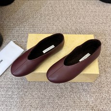 the row 🔥简易平底玛丽珍芭蕾舞鞋平底奶奶鞋! 据说这是本年度最美丽的芭蕾舞奶奶鞋,法式优雅气质在线、高级又时髦, the row 🔥简易平底玛丽珍芭蕾舞鞋平底奶奶鞋! 据说这是本年度最美丽的芭蕾舞奶奶鞋,法式优雅气质在线、高级又时髦,