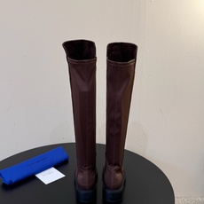 羊京 Stuart Weitzma*SW早秋新款圆头低跟弹力高筒靴 自带清冷高级氛围感,利落靴型修饰腿线,微斜靴口设计巧 羊京 Stuart Weitzma*SW早秋新款圆头低跟弹力高筒靴 自带清冷高级氛围感,利落靴型修饰腿线,微斜靴口设计巧