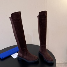 羊京 Stuart Weitzma*SW早秋新款圆头低跟弹力高筒靴 自带清冷高级氛围感,利落靴型修饰腿线,微斜靴口设计巧 羊京 Stuart Weitzma*SW早秋新款圆头低跟弹力高筒靴 自带清冷高级氛围感,利落靴型修饰腿线,微斜靴口设计巧