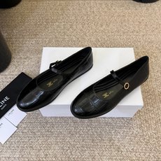 CELIN* 一双过分美丽的玛丽珍鞋 穿脱很方便,柔软的牛皮面料加分时髦度,我要通过这款鞋消除漆皮在大家心里偏硬磨脚的 CELIN* 一双过分美丽的玛丽珍鞋 穿脱很方便,柔软的牛皮面料加分时髦度,我要通过这款鞋消除漆皮在大家心里偏硬磨脚的