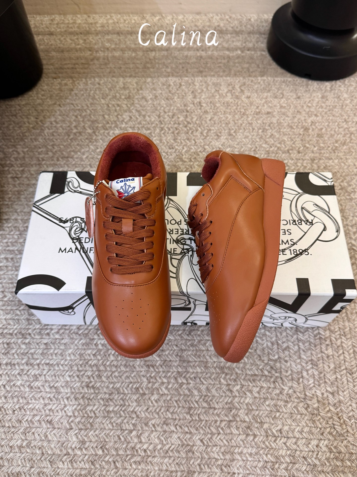 硬货，我家侧边都有挂标 不是市场普通版本 CELINE & REEBOK｜阿普瑞风联名Celine思琳 & Reebok