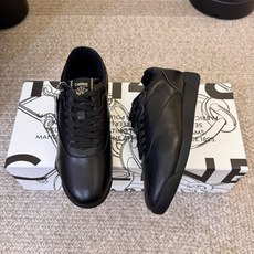 硬货,我家侧边都有挂标 不是市场普通版本 CELINE & REEBOK|阿普瑞风联名Celine思琳 & Reebok 硬货,我家侧边都有挂标 不是市场普通版本 CELINE & REEBOK|阿普瑞风联名Celine思琳 & Reebok