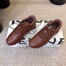 硬货,我家侧边都有挂标 不是市场普通版本 CELINE & REEBOK|阿普瑞风联名Celine思琳 & Reebok 硬货,我家侧边都有挂标 不是市场普通版本 CELINE & REEBOK|阿普瑞风联名Celine思琳 & Reebok