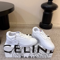 硬货,我家侧边都有挂标 不是市场普通版本 CELINE & REEBOK|阿普瑞风联名Celine思琳 & Reebok 硬货,我家侧边都有挂标 不是市场普通版本 CELINE & REEBOK|阿普瑞风联名Celine思琳 & Reebok